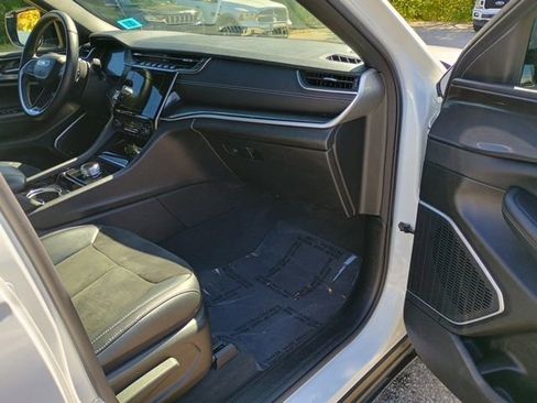 Used 2022 Jeep Grand Cherokee L Laredo image 13