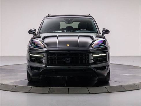 Used 2024 Porsche Cayenne AWD/4WD image 8