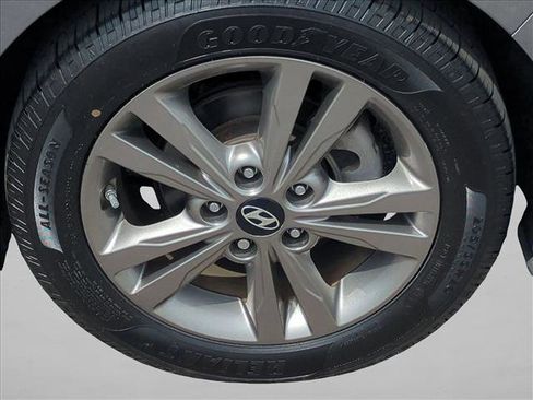 Used 2018 Hyundai Elantra SEL image 12