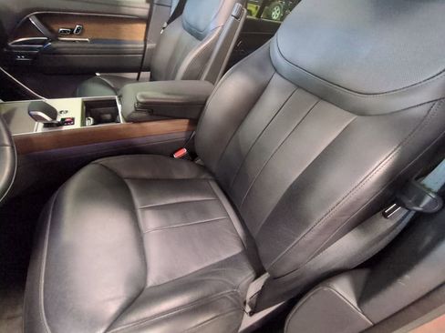 Used 2025 Land Rover Range Rover SE image 11