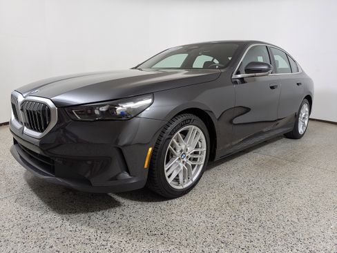 Used 2025 BMW 530i RWD image 3