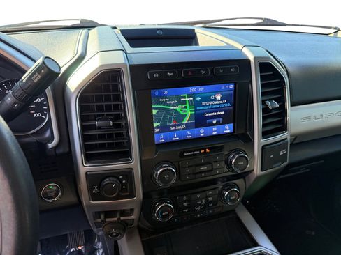 Used 2021 Ford F350 Lariat image 12