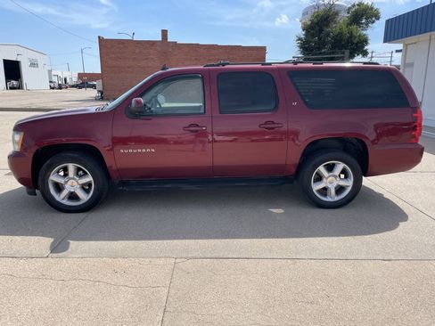 Used 2010 Chevrolet Suburban LT AWD/4WD image 2
