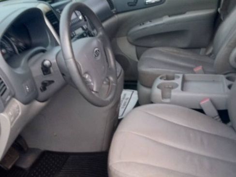 Used 2010 Kia Sedona EX w/ Luxury Pkg FWD image 10