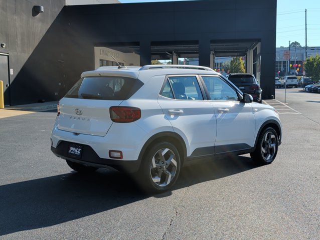 Used 2025 Hyundai Venue SEL FWD image 5