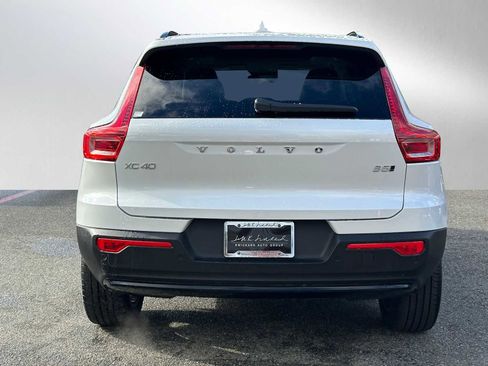 Used 2025 Volvo XC40 B5 Plus w/ Protection Package Premier image 4