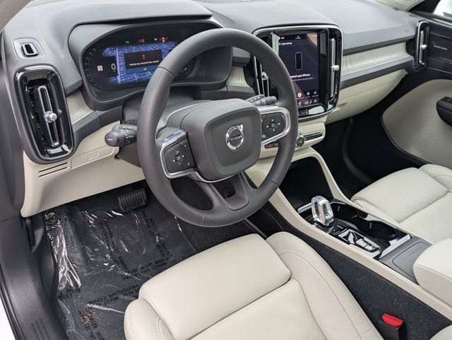 Certified 2023 Volvo XC40 B5 Ultimate AWD/4WD image 13