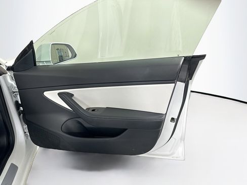 Used 2018 Tesla Model 3 Long Range image 31