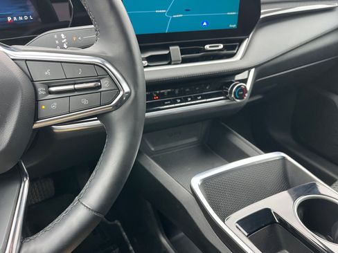 Used 2025 Chevrolet Equinox LT image 41