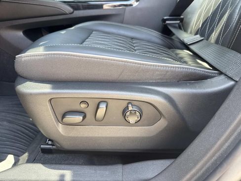 Used 2022 Buick Envision Avenir w/ Technology Package II FWD image 19