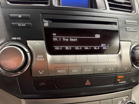 Used 2011 Toyota Highlander 4WD w/ Tech Pkg image 18