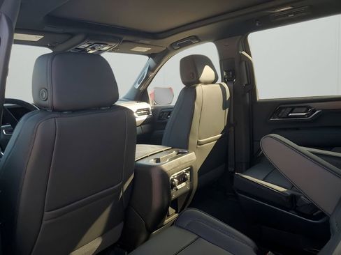 New 2026 GMC Yukon Denali w/ Sun & Power Step Package image 18