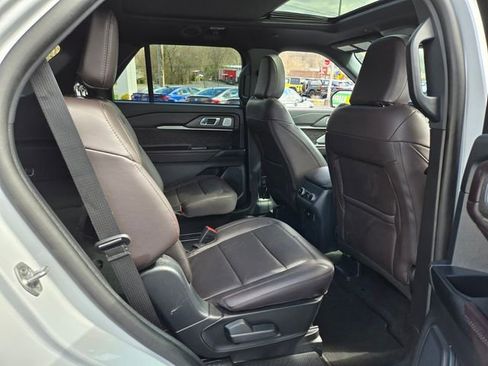 Used 2025 Ford Explorer Platinum w/ LUX Leather Package AWD/4WD image 20