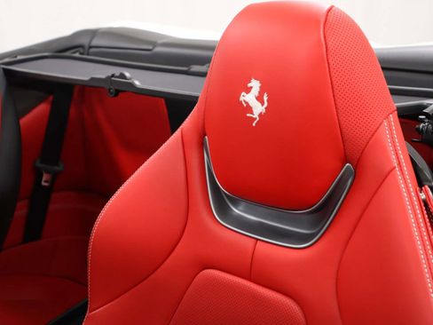 Certified 2020 Ferrari Portofino image 17