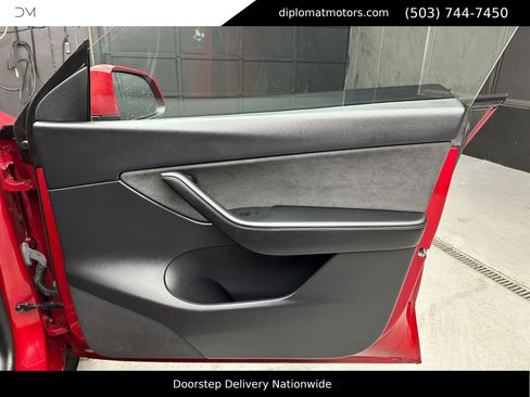 Used 2022 Tesla Model Y Long Range image 25