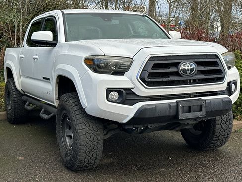 Used 2022 Toyota Tacoma SR5 image 2