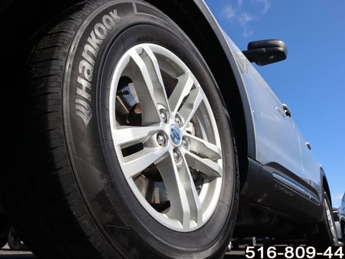 Used 2022 Ford Explorer XLT w/ Equipment Group 202A image 10