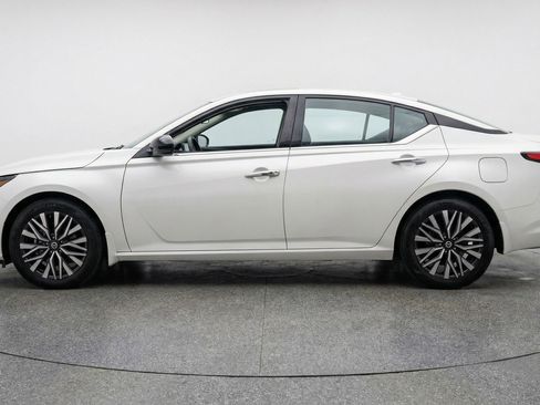 Used 2025 Nissan Altima 2.5 SV image 5