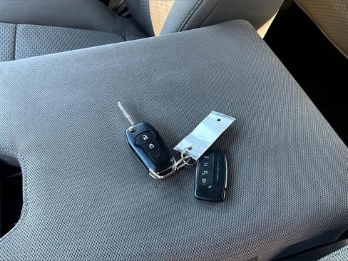 Used 2016 Ford F150 XLT w/ XTR Package image 33