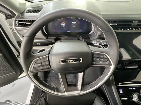 Used 2023 Jeep Grand Cherokee L Limited AWD/4WD image 11