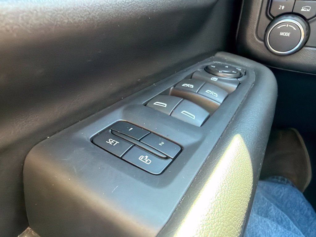 Used 2024 Chevrolet Tahoe LT AWD/4WD image 28