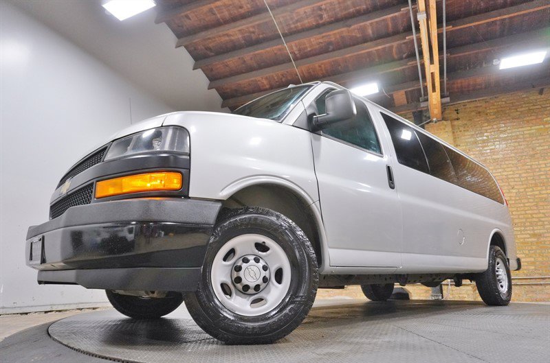 Used 2019 Chevrolet Express 3500 LS RWD image 3