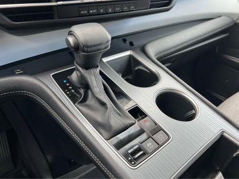 Used 2025 Toyota Sienna LE FWD image 36