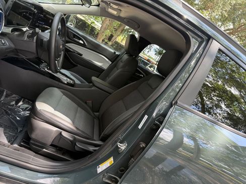 Used 2025 Chevrolet Trax LT w/ LT Convenience Package FWD image 33