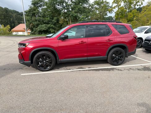 Used 2025 Honda Pilot Black Edition image 4