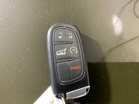 Used 2016 Jeep Cherokee 75th Anniversary FWD image 39