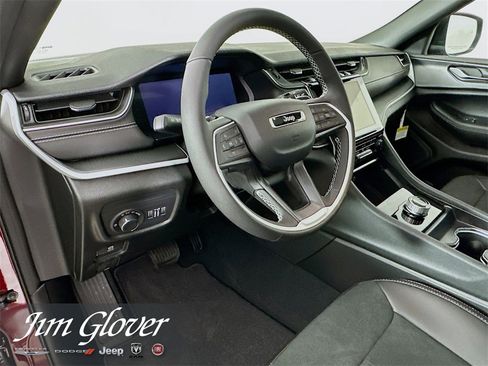 Used 2025 Jeep Grand Cherokee L Altitude image 34