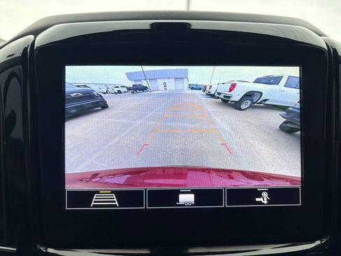 Used 2021 Chevrolet Traverse LT image 33