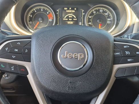 Used 2016 Jeep Cherokee Latitude w/ Comfort/Convenience Group FWD image 15