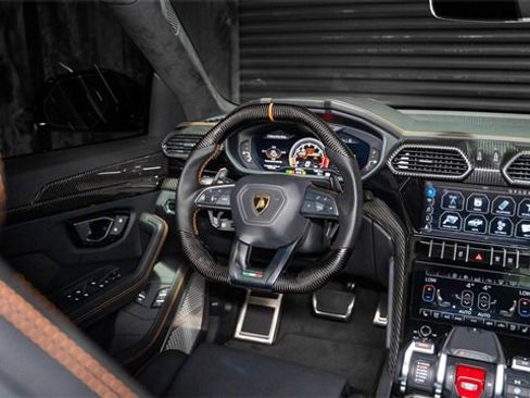 Used 2021 Lamborghini Urus image 4