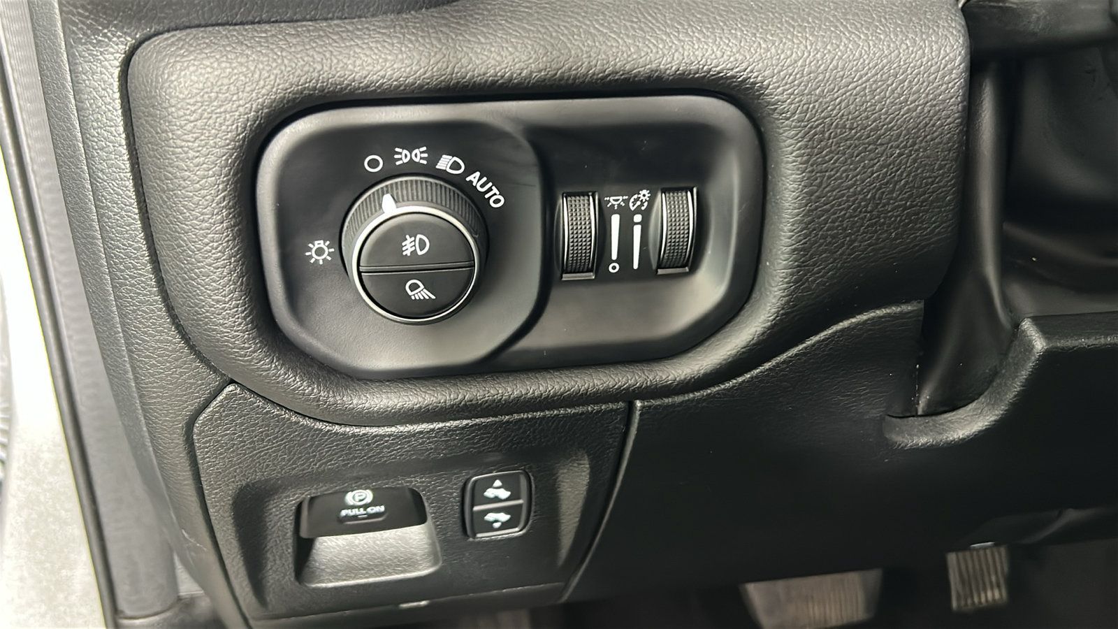 Used 2025 RAM 1500 Big Horn AWD/4WD image 23