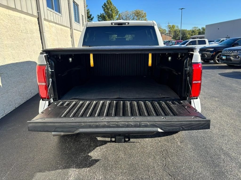 Used 2025 Toyota Tacoma TRD Sport AWD/4WD image 7
