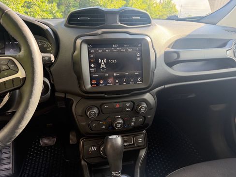 Used 2023 Jeep Renegade Latitude w/ Sun/Sound Group AWD/4WD image 37