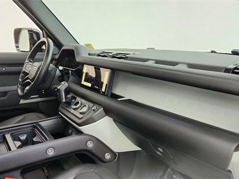 Used 2024 Land Rover Defender 110 S image 19
