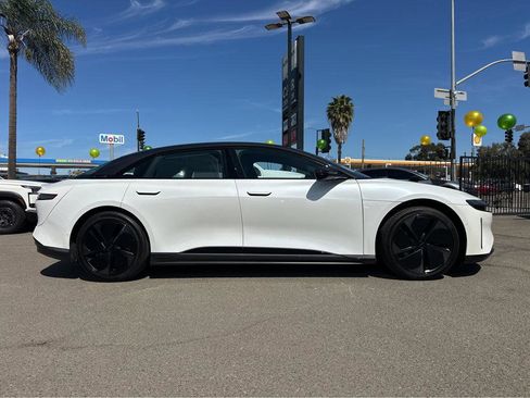 Used 2024 Lucid Air Touring image 41