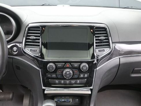Used 2020 Jeep Grand Cherokee Overland AWD/4WD image 24