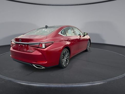 Used 2025 Lexus ES 350 w/ Premium Package FWD image 2