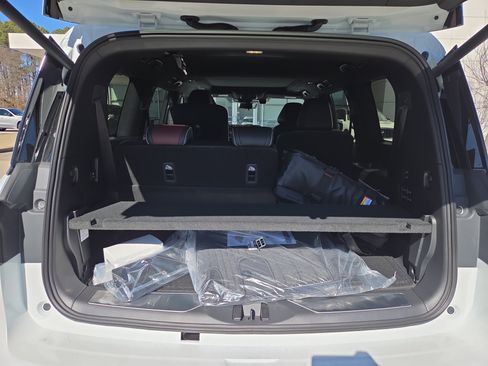 New 2026 INFINITI QX80 Autograph w/ Premium Cargo Package image 8