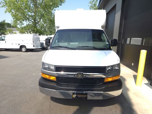 Used 2018 Chevrolet Express 3500 w/ Power Convenience Package image 9