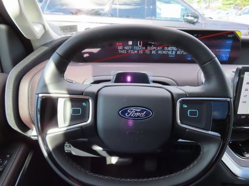 New 2025 Ford Expedition Platinum w/ Platinum Ultimate Package image 10