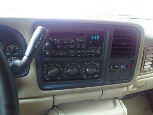 Used 2002 Chevrolet Suburban LT AWD/4WD image 9