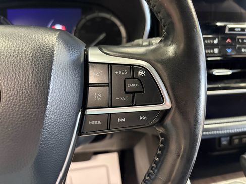 Used 2021 Toyota Highlander Limited AWD/4WD image 16