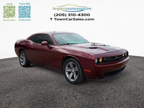 Used 2019 Dodge Challenger SXT image 3