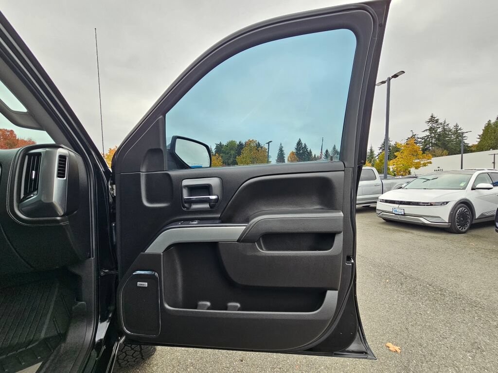 Used 2016 Chevrolet Silverado 1500 LTZ Z71 w/ LTZ Plus Package AWD/4WD image 32