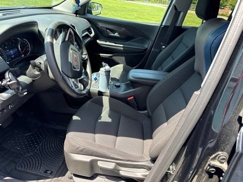 Used 2024 GMC Terrain SLE w/ Elevation Edition FWD image 8