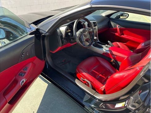 Used 2005 Chevrolet Corvette Coupe w/ Preferred Equipment Group RWD image 13